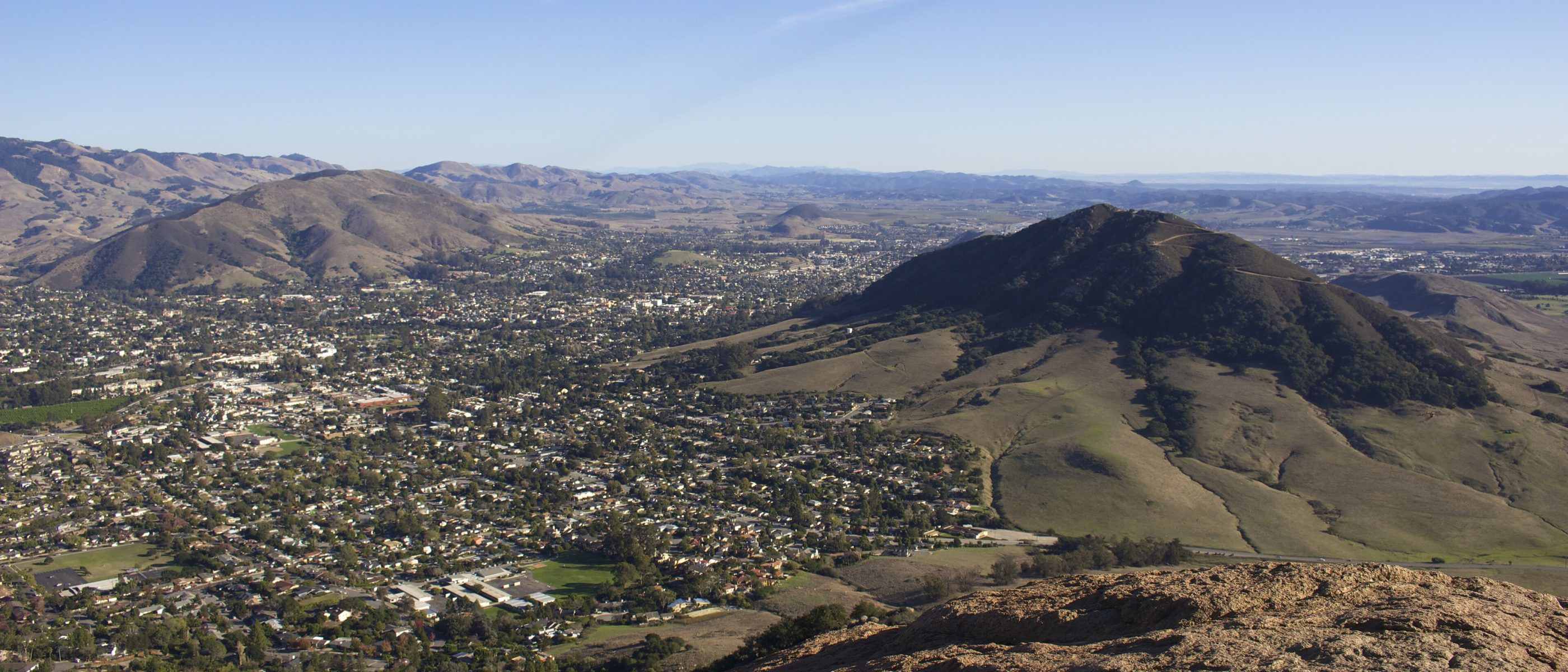 View over San Luis Obispo and the surrounding hills from a hilltop trail